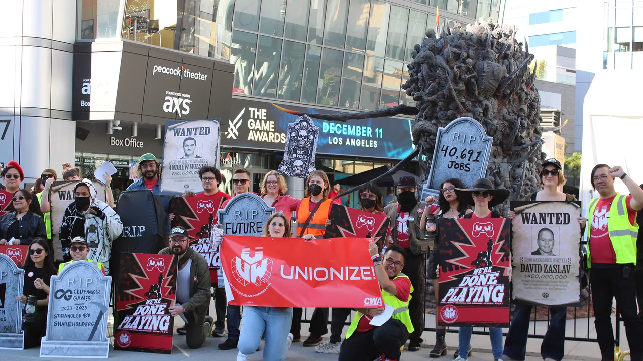 Кто нанес удар индустрии видеоигр? Рабочие профсоюзов устроили акцию протеста на церемонии Game Awards.